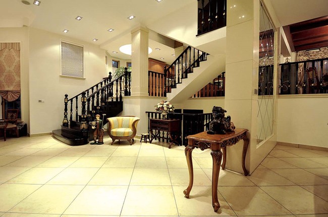 自然舒适欧式风格120平米复式loft客厅楼梯装修效果图
